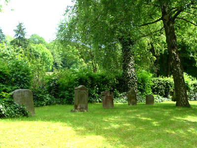 Grabsteine auf dem jüdischen Friedhof (Foto: Pülm, 2005)