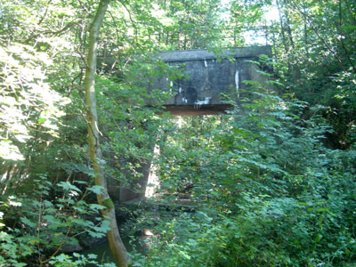 Über diese Brücke führte früher eine Eisenbahnlinie. (Foto: Kölle, August 2005)